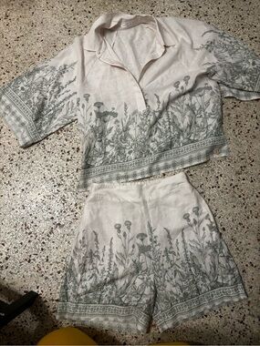 Foschini two piece botanical print  set top Small  shorts XS
